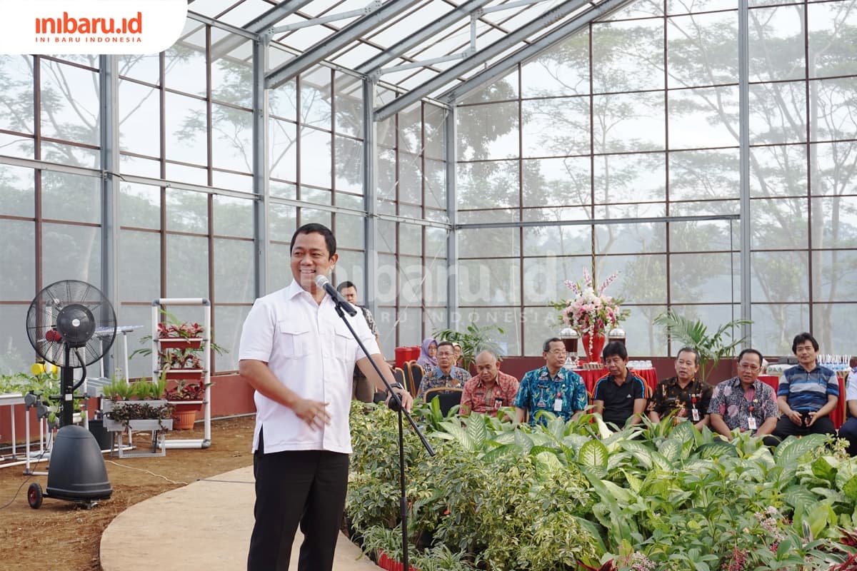 Wali Kota Semarang Hendrar Prihadi memberi sambutan dalam acara panen buah dan penyerahan hadian kepad petani Semarang yang berprestasi. (Inibaru.id/ Ida Fitriyah)