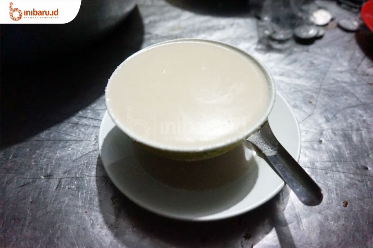 Wedang duren di Warung Kacang Ijo Semarang. (Inibaru.id/ Ida Fitriyah)