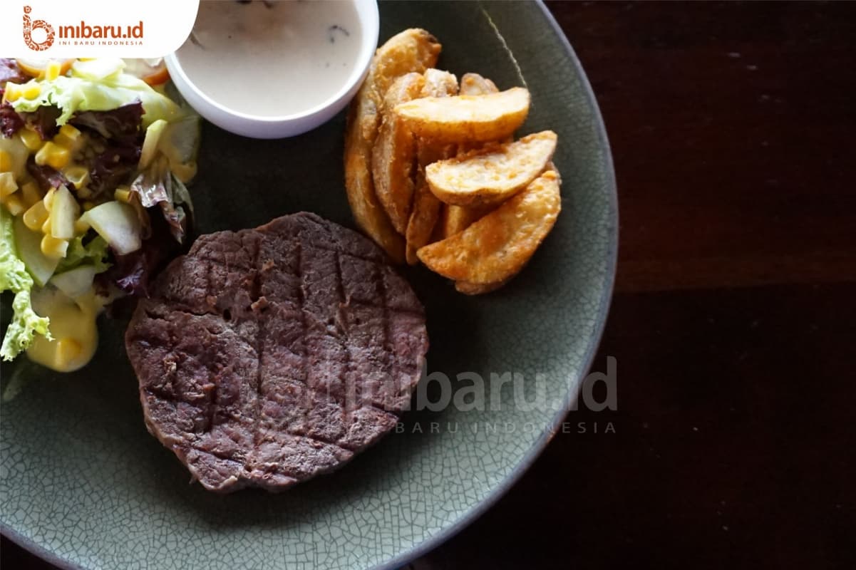 Sajian Blue Label Steak di Scoops and My Story Semarang. (Inibaru.id/ Ida Fitriyah)