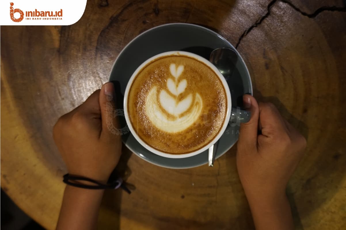 Cafe Latte di Coffee Folia. (Inibaru.id/ Ida Fitriyah)