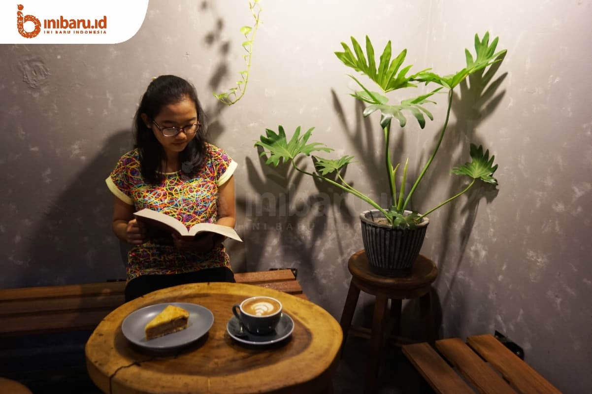 Suasana di salah satu pojok Coffee Folia. (Inibaru.id/ Ida Fitriyah)