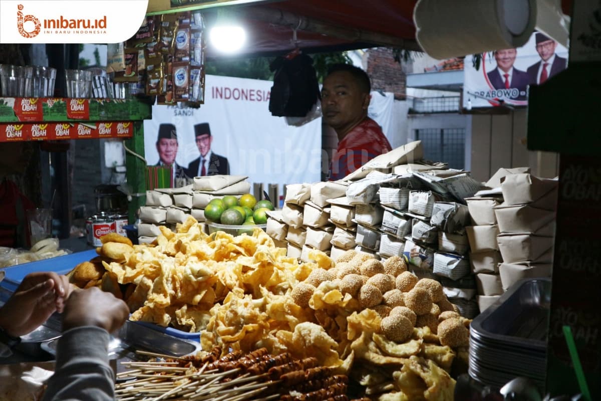 Angkringan tenda. (Inibaru.id/ Artika Sari)