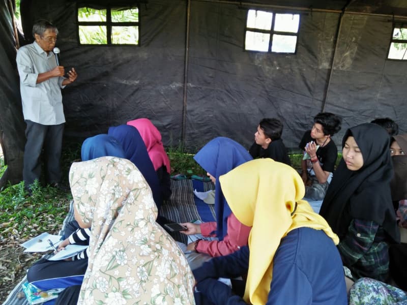 Diskusi bersama Iman Budhi Santoso (Komunitas Lereng Medini)