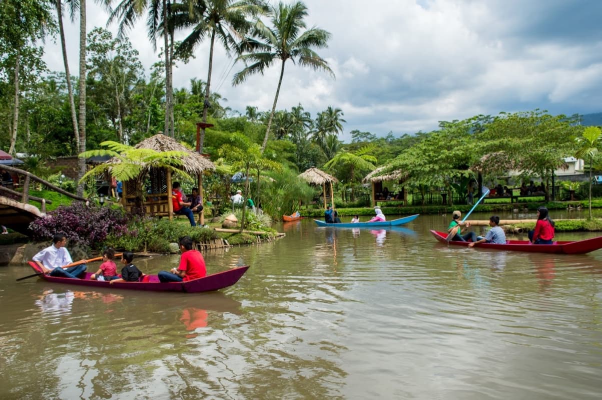 Destinasi Wisata Kampoeng Banyumili, Resto dan Wisata yang Ramah Keluarga 4 image?url=https%3A%2F%2Fredaksi.inibaru.id%2Fnuploads%2F1%2FDSC 0062