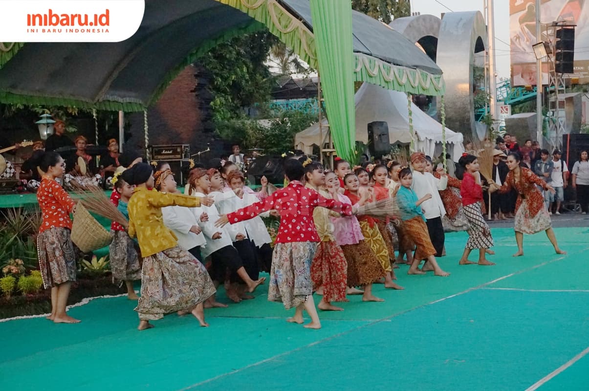 Visualisasi Tradisi Dhandangan dimeriahkan dengan aksi teatrikal. (Inibaru.id/ Ida Fitriyah)