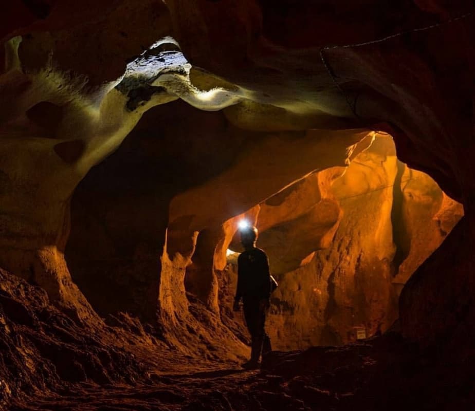 Selain Goa Seplawan dan Goa Sikantong, kamu juga bisa mengunjungi Goa Nguwik jika berada di Purworejo. (Pinterest)