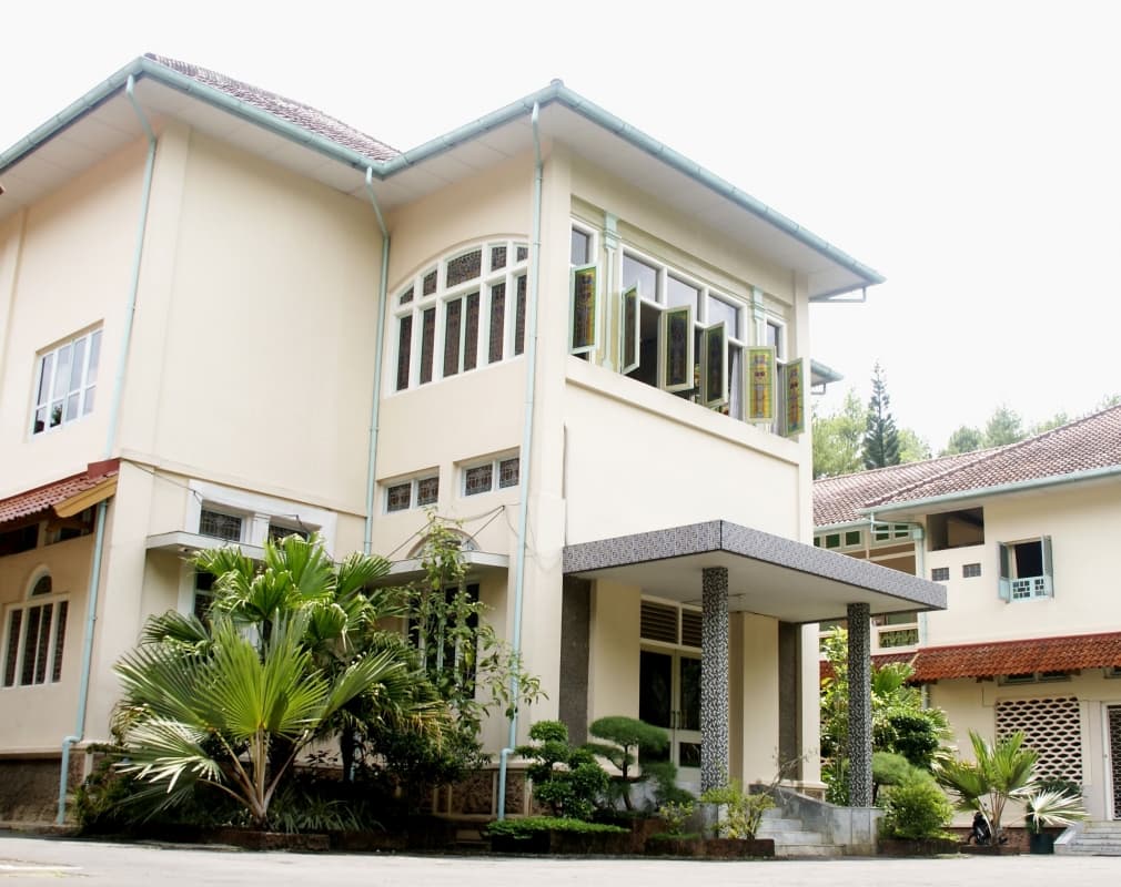 Bekas Istana Djoen Eng yang kini menjadi Rumah Khalwat Roncalli. (Akuhanyalahaku.wordpress)