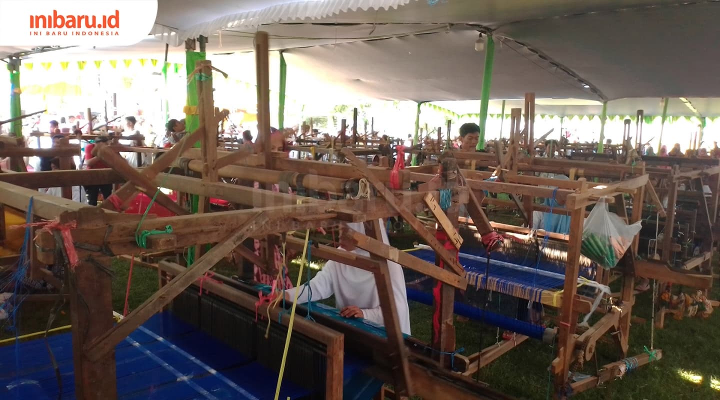 Sebanyak 1408 Warga Desa Troso Cetak Rekor Penenun Terbanyak