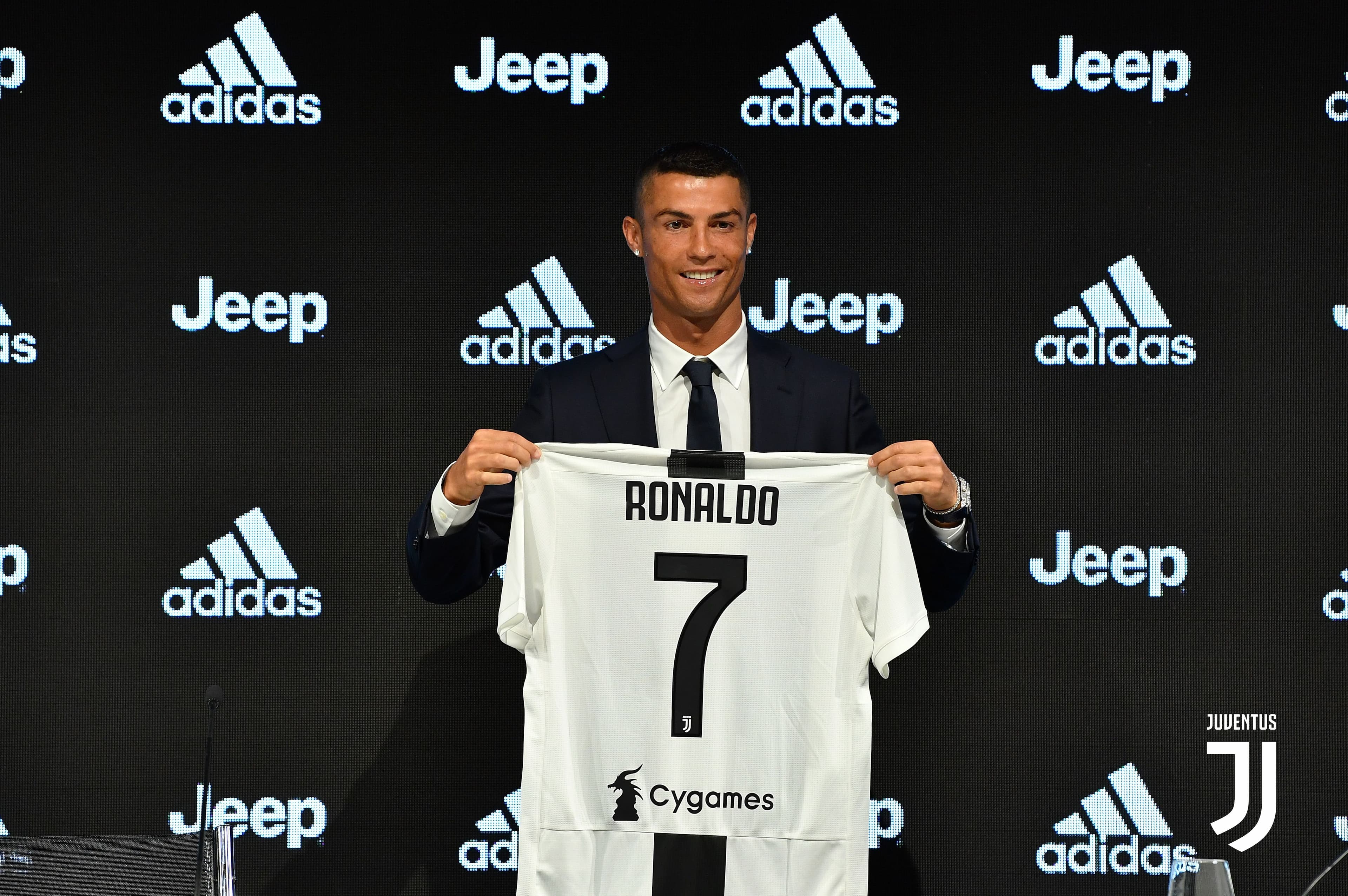 Cristiano Ronaldo resmi bergabung dengan Juventus. (Juventus.com)