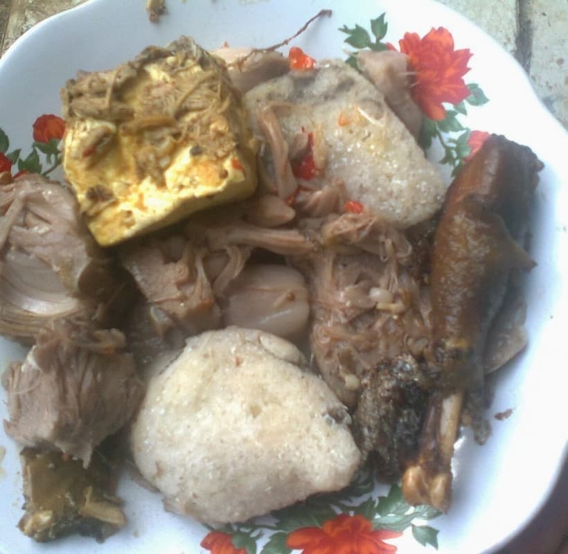 Bucu yang dimakan bersama lodeh bongkrek dan tahu. (Wasdhi.blogspot)