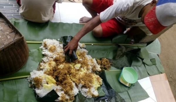 Bucu Pendem Khas Desa Kumejing, Ketika Ingkung Diperam Dalam Tumpeng 