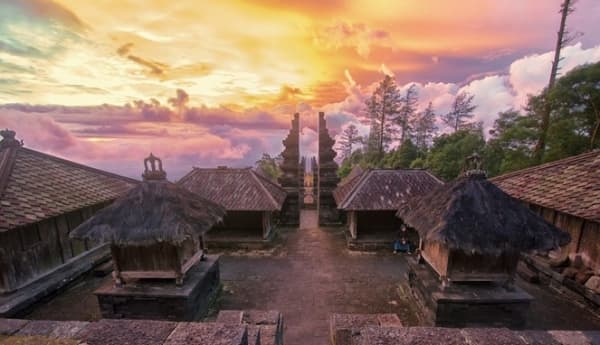 Wisata Candi Cetho Kabupaten Karanganyar. (Travelingyuk)