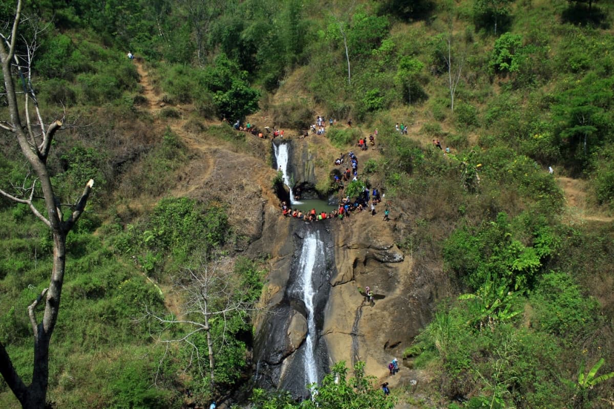 Curug Sijeglong. (xplore-surbanwali.blogspot)