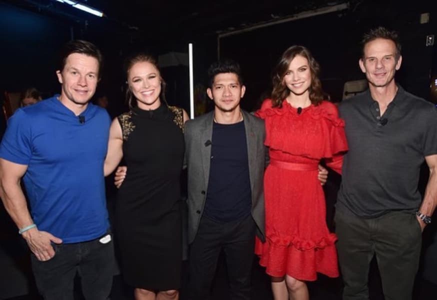 Iko Uwais bersama pemeran lain film Mile 22 (Herworld.co.id)