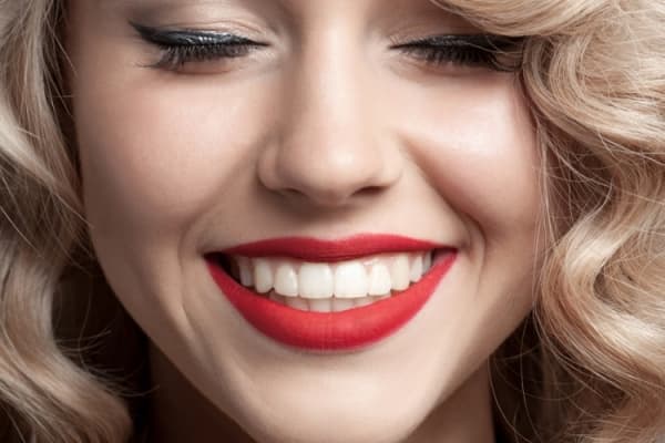 Murah senyum menjadi satu sifat baik yang perlu kamu pertahankan. (keywordsking.com)