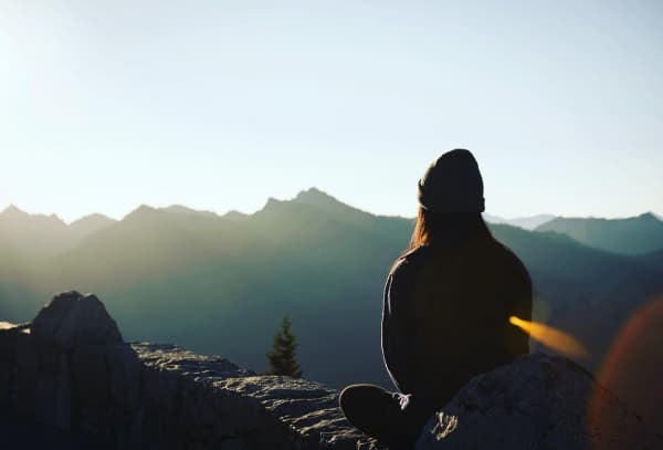 Lakukan perjalanan sembari detoks digital. (wellandgood)