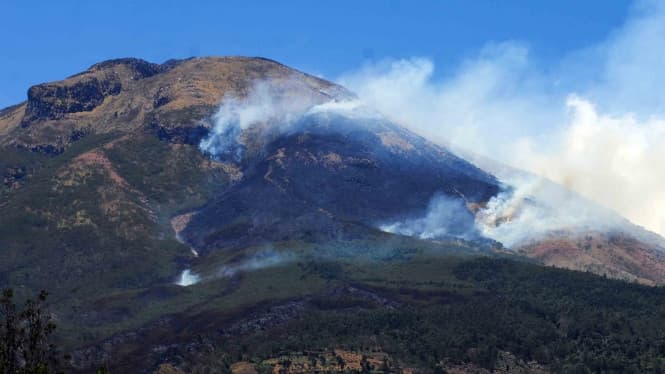 Titik Api Kembali Muncul di Gunung Sindoro dan Sumbing