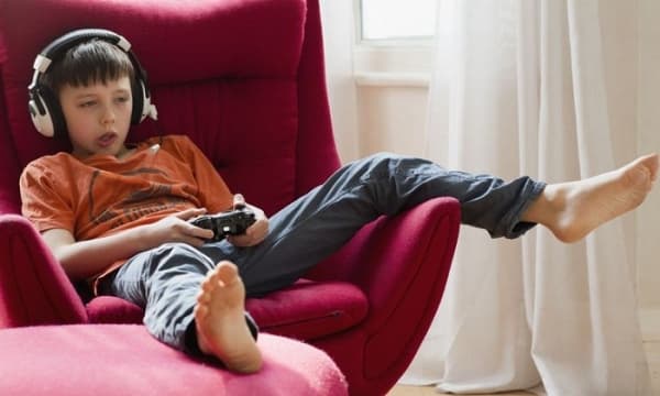 Kecanduan gim dapat membuatmu masuk rumah sakit jiwa. (Verywell Mind)