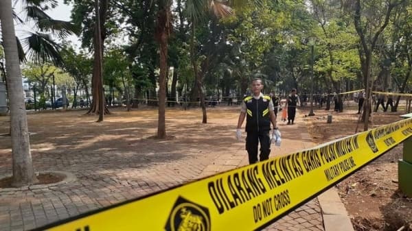 Wilayah Monas ditutup aparat kepolisian setelah terjadi ledakan. (Tirto)