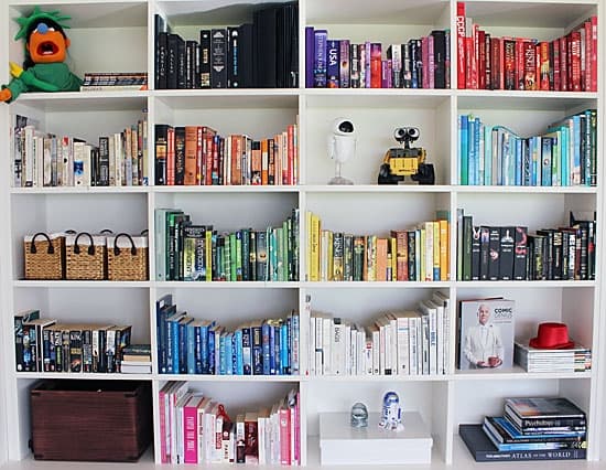 Cara menyimpan buku supaya nggak membosankan. (Mapsinternational)