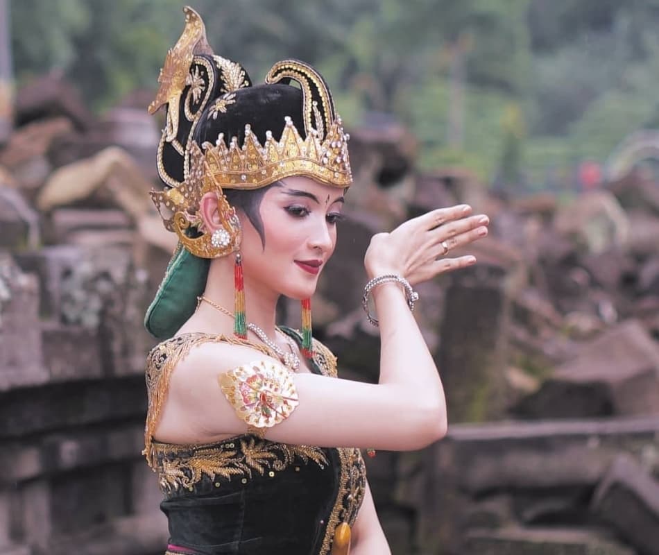 Dewi Sumbadra. (Instagram/mustfree)