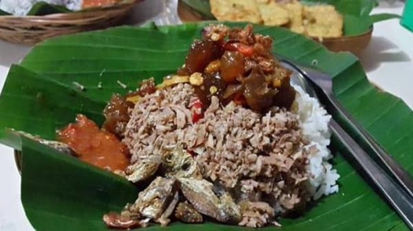 Nasi megono, salah satu kuliner khas Batang. (indonesiatripnews.com)