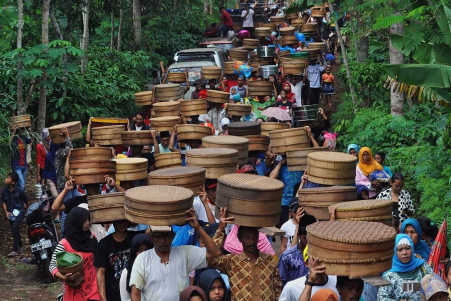 Tradisi nyadran di Desa Kembangsari, Kandangan, Temanggung, Jateng, Jumat, 13 April 2018. (Antara Foto/Anis Efizudin)