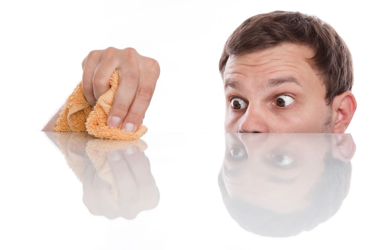 Orang yang obsesif dengan kebersihan termasuk penderita OCD syndrome. (iStock/TammL)