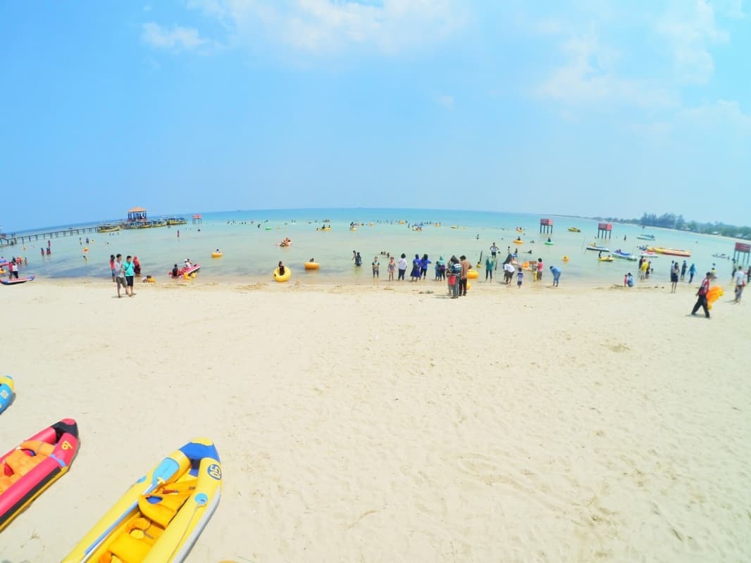 Pantai Bandengan. (Byrastory.blogspot)