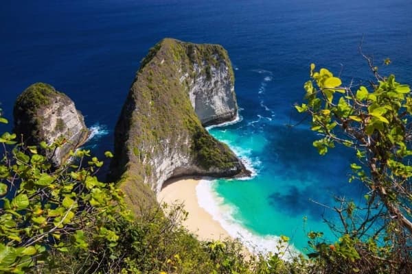 Pantai Kelingking, Nusa Penida, Bali. (Instagram/@cebupacificair)