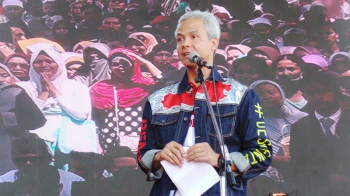 Gubernur Jawa Tengah Ganjar Pranowo meluncurkan tiga aplikasi layanan publik saat Pesta Rakyat Jateng 2018. (Tribunjateng.com/Mamdukh Adi Priyanto)