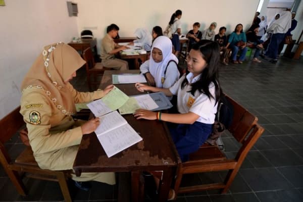 Proses PPDB SMA. (Kompas/Wawan H Prabowo)