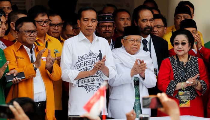 Jokowi dan Ma'ruf Amin usai mendaftar sebagai Capres dan cawapres ke KPU. (Poskotanews.com)