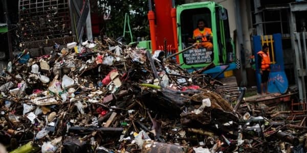 Hal sederhana sekali pun bisa dilakukan untuk meringankan beban bumi dari sampah. (Liputan6)