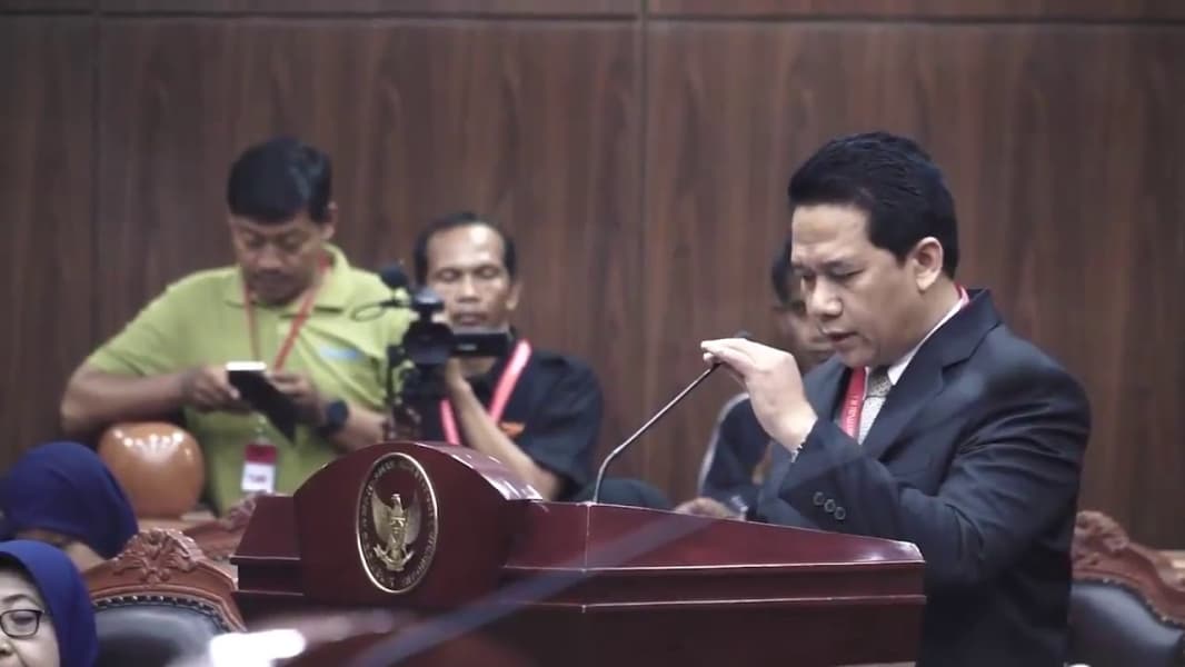 Prof Suteki diduga melanggar kode etik. (Youtube.com)