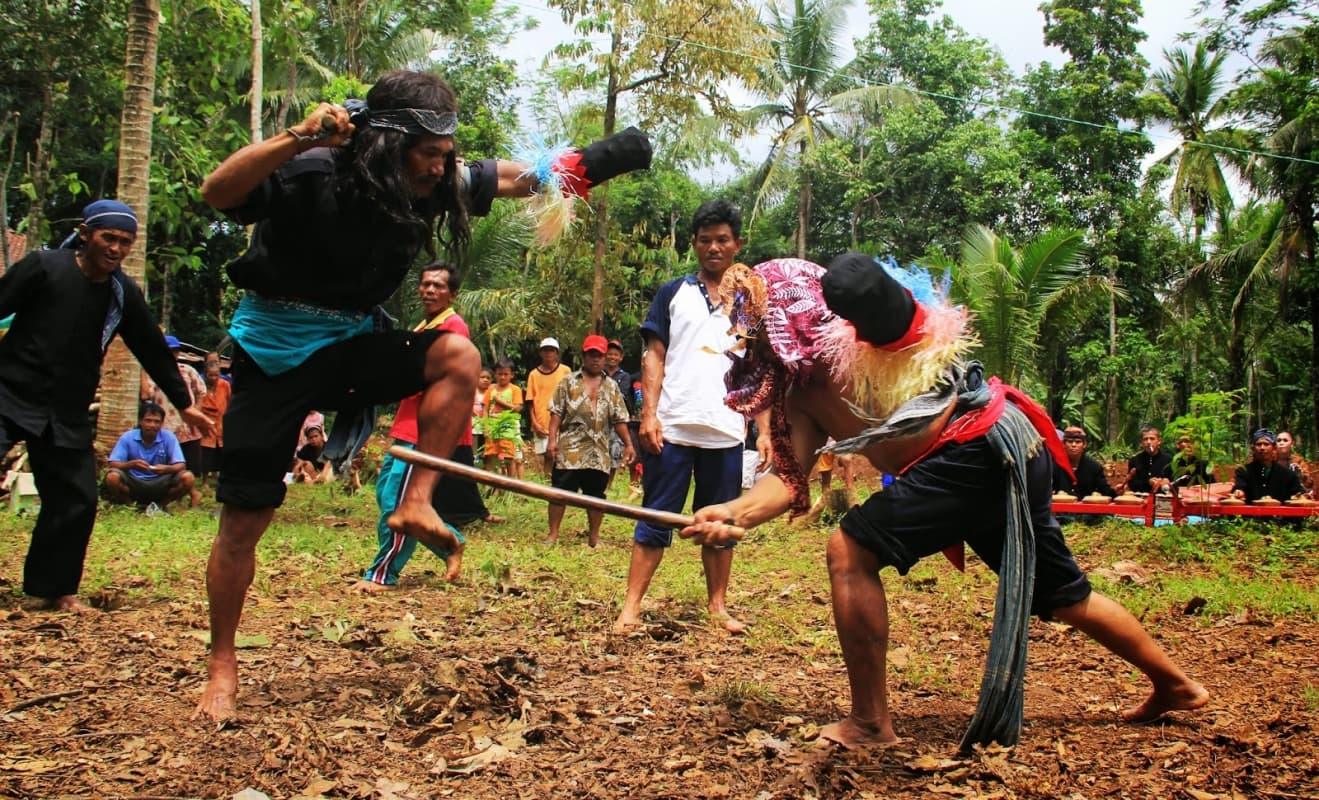 Ritual Ujungan. (Budayajawa)