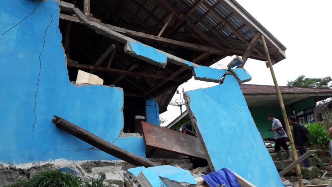 Gempa Banjarnegara merobohkan sejumlah bangunan. (BNPB)