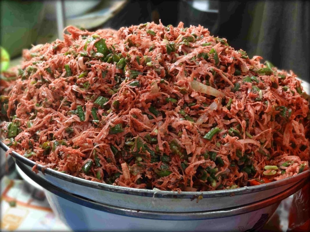 Lawar dan 6 Makanan Khas yang Selalu Ada saat Perayaan Nyepi di Indonesia