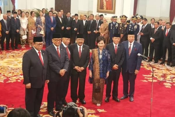 Jokowi melantik Wiranto sebagai Ketua Wantimpres. (Kompas)