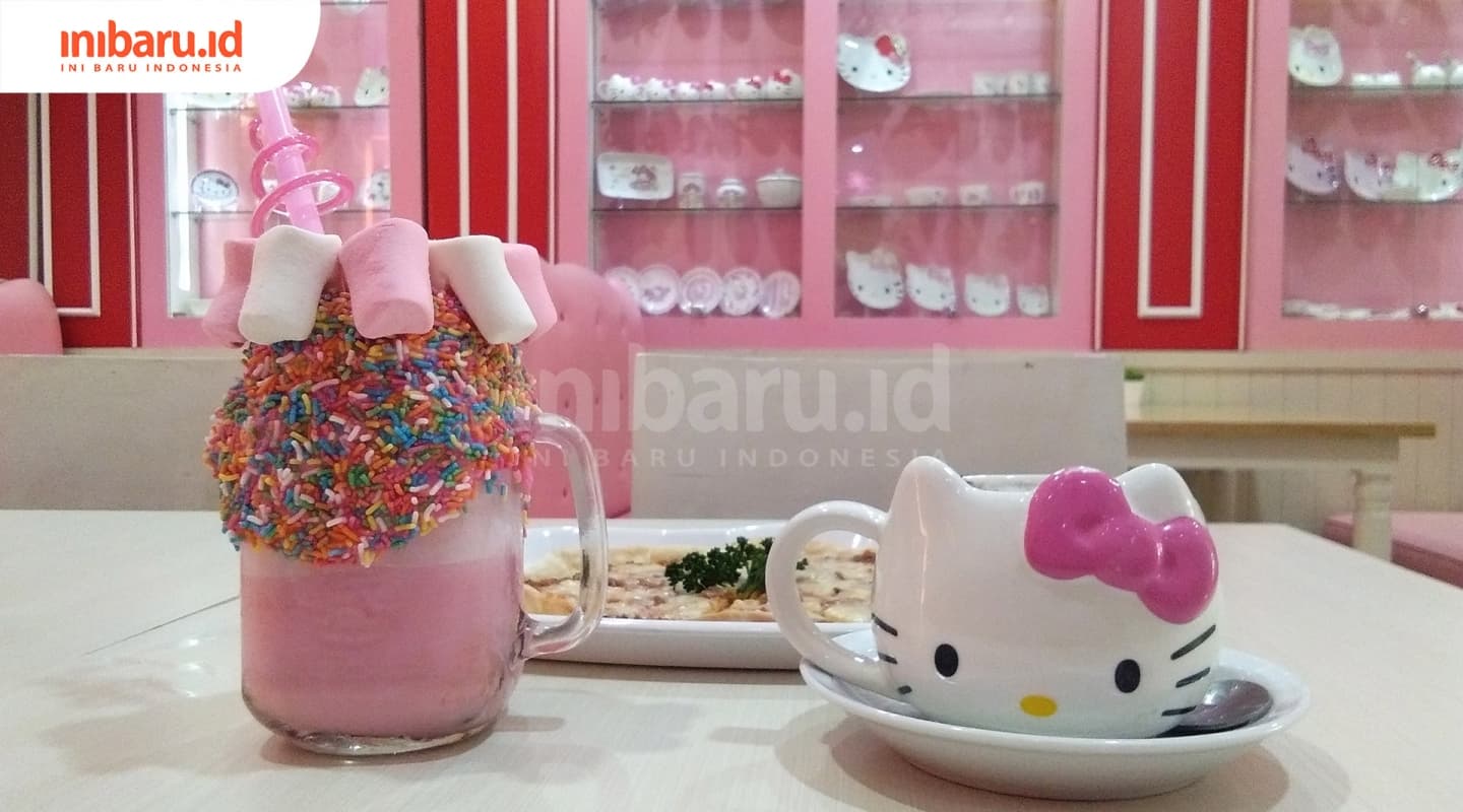 Menu andalan Miss Pink Kitty Cafe & Shop. (Inibaru.id/ Isma Swastiningrum)