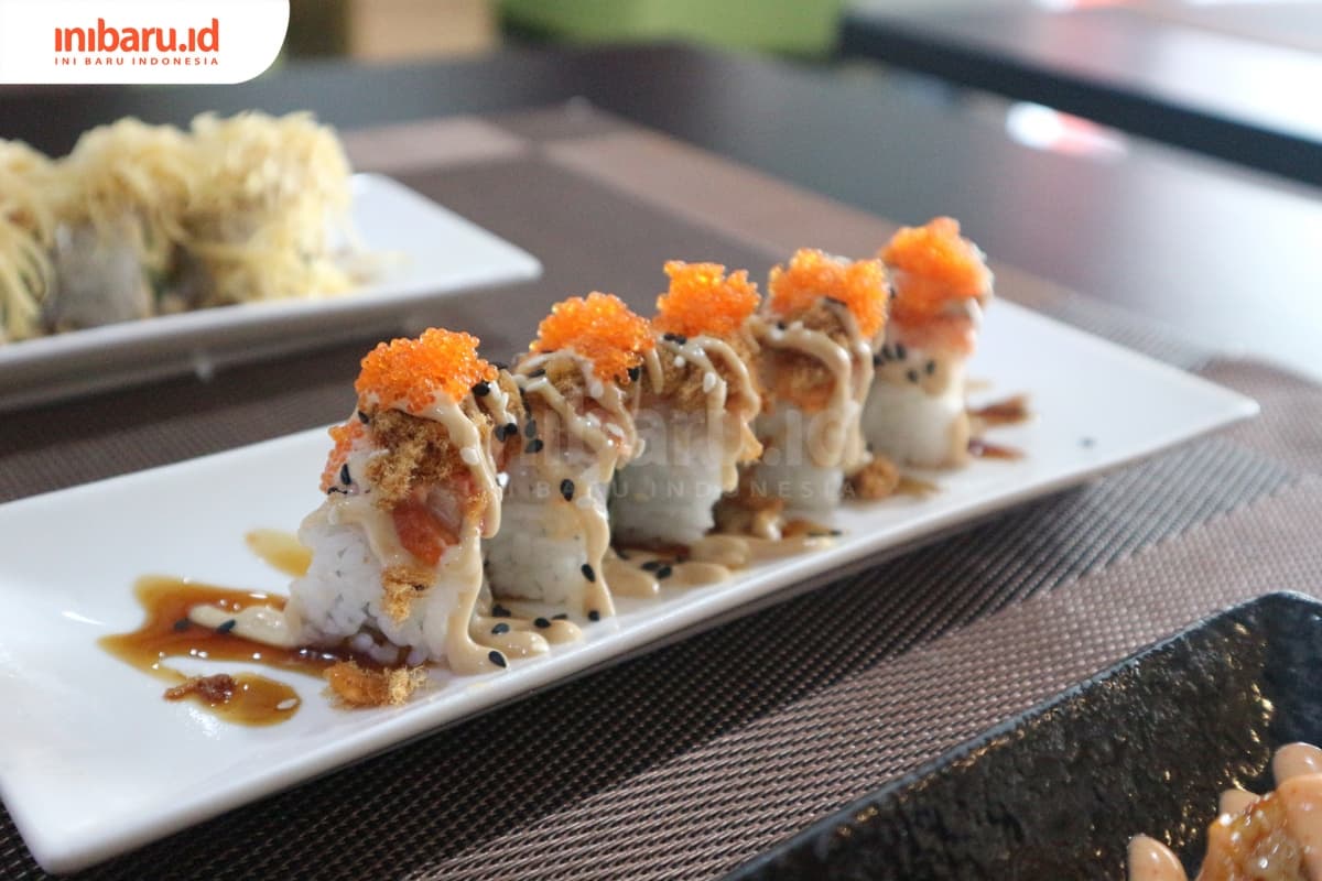 Biar Nggak Malu-Maluin, Ini Tips Makan Sushi Mentah Buat Pemula 