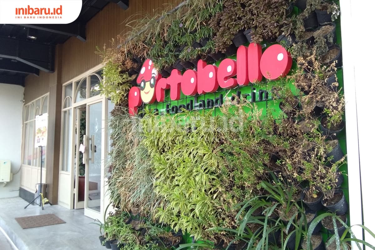 Portobello, kafe modern gaya Italia dengan tagline "pizza, food and drink". (Inibaru.id/ Isma Swastiningrum)