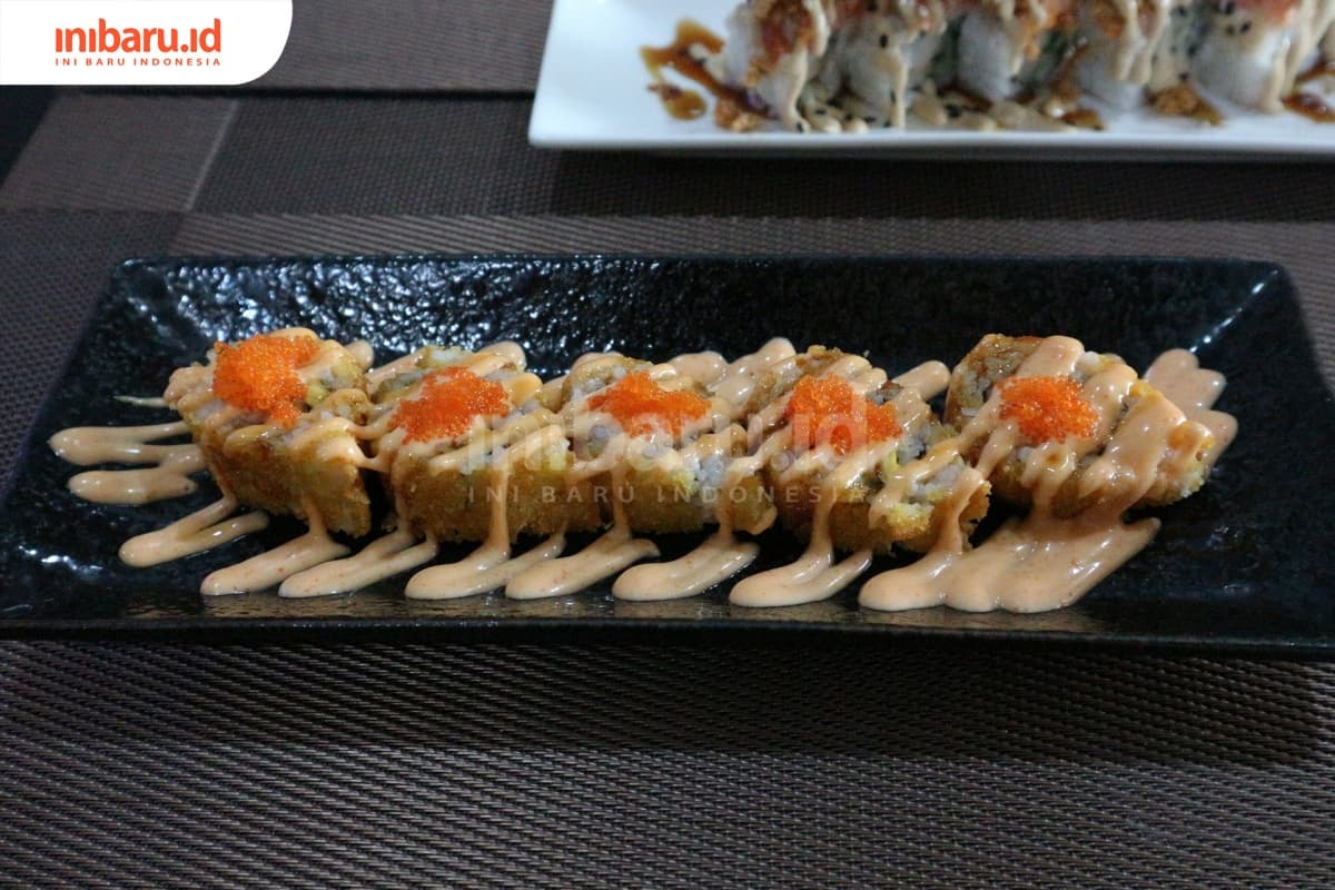 Menu andalan Orenji Sushi Semarang. (Inibaru.id/ Isma Swastiningrum)