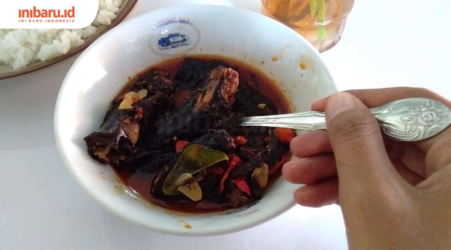 <em>Huh-Hah!</em> Nikmati Sensasi Pedasnya Mangut Welut Bu Nasimah Semarang