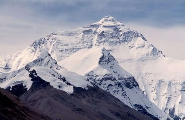 Puncak Jaya Papua merupakan gunung tertinggi di Indonesia, berada di kawasan Taman Nasional Lorentz Papua. (Demabetuen.blogspot)