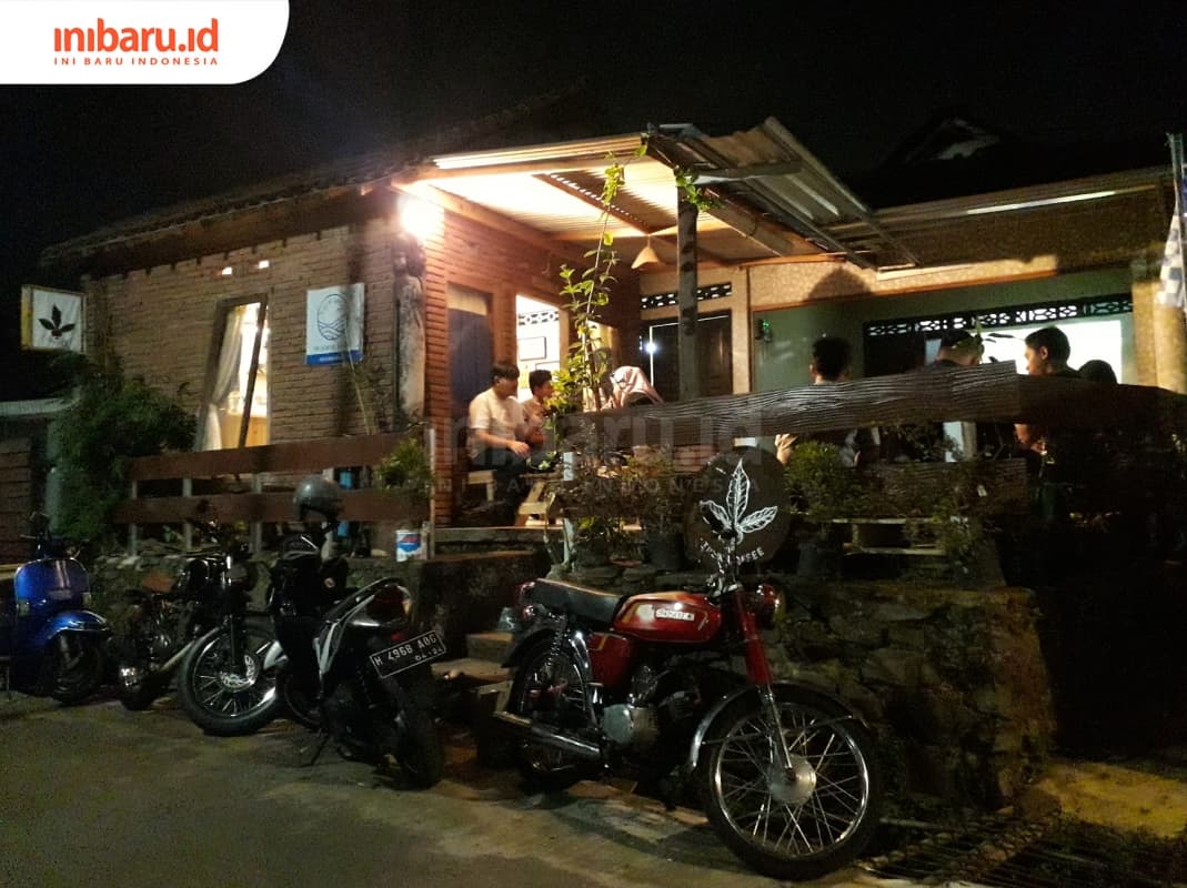 Kedai Tjilik Coffe tampak depan. (Inibaru.id/ Dyana Ulfach)