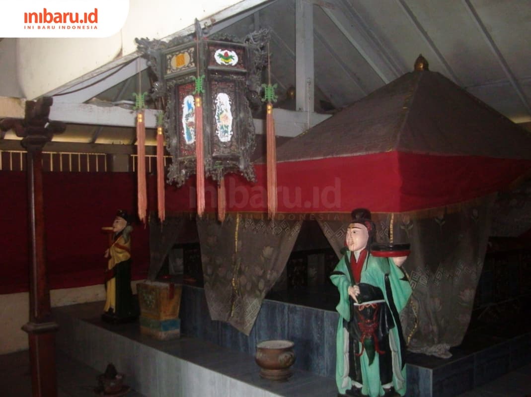 Bagian dalam makam ulama Sunan Kuning. (inibaru.id/ Issahani))