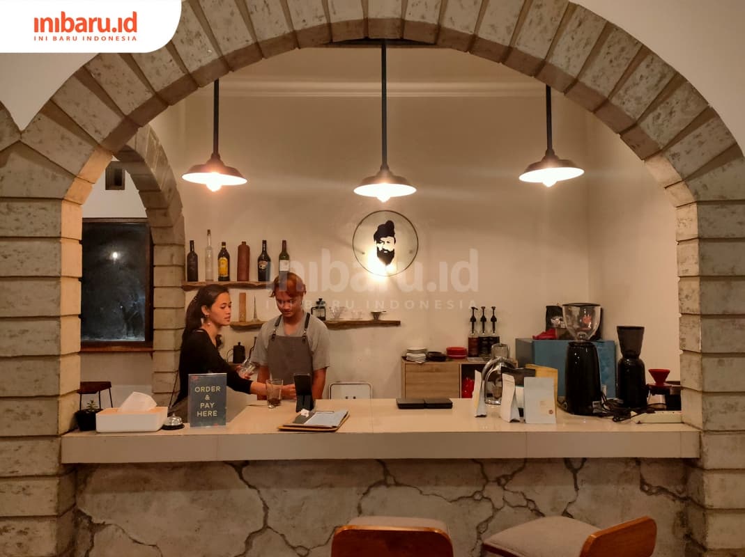 Secangkir Kopi Ciwidey dan Sepenggal Kisah tentang Kastil Pinggir Sawah Lodji Londo