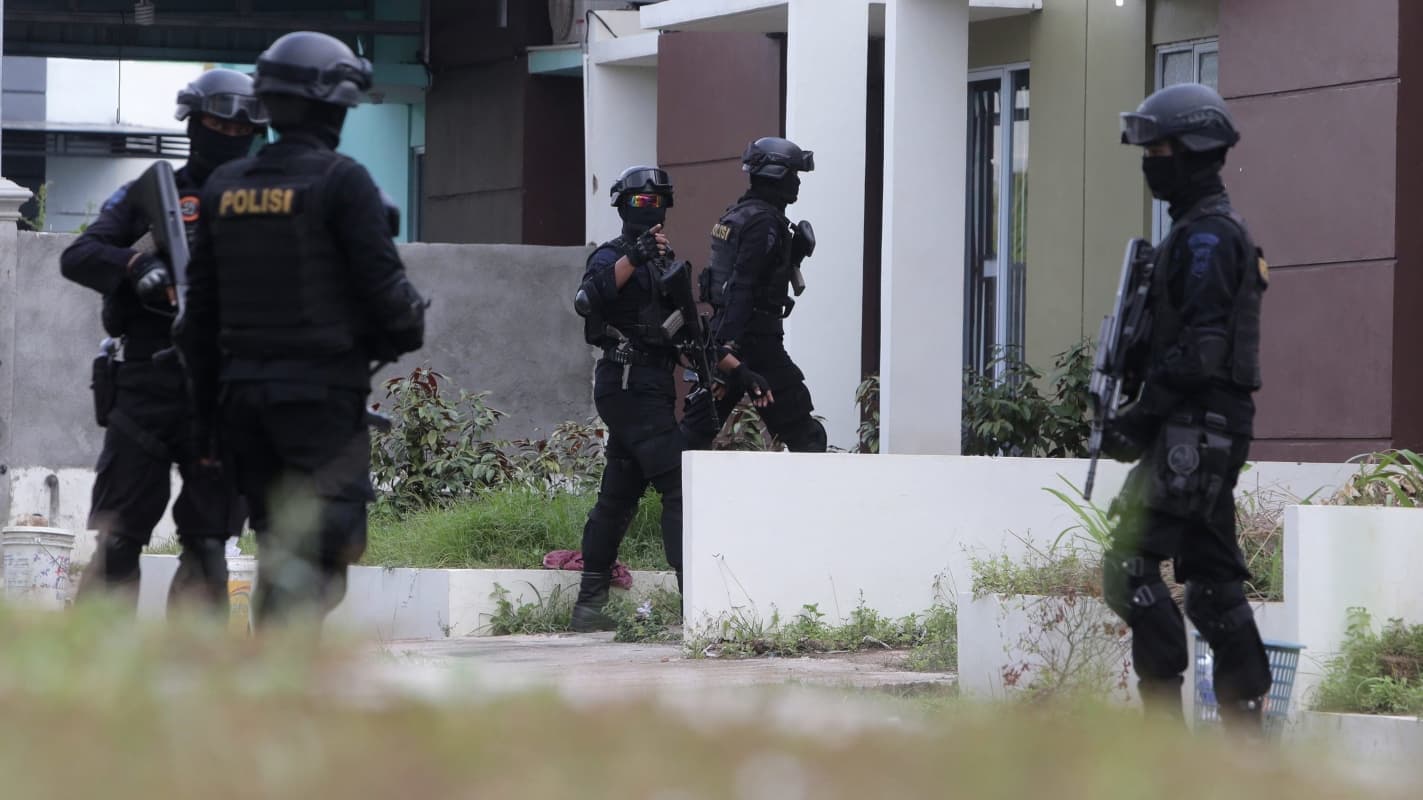 Penangkapan teroris oleh Tim Densus 88. (kedainews.com)