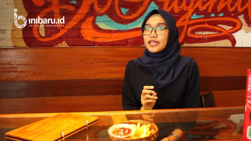 Agustina Anggraeni, ahli gizi RSI Sultan Agung Semarang sedang menjelaskan kegunaan micin. (Inibaru/Luthfi)
